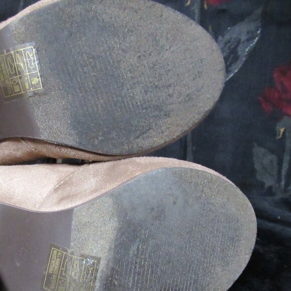 Beige Faux Suede Bootie w/ Tassels Size L (8/9) - Picture 9 of 9